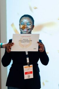 Portrait de Tayina Daou, étudiante ingénieure originaire de Mayotte et finaliste du Prix de l’Élève Ingénieure France 2026 pour son excellence académique et son engagement.