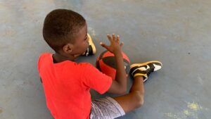 Accueil 24 Jeunes participant à des activités éducatives et sportives dans le cadre du dispositif Quartiers d’été à Mamoudzou.