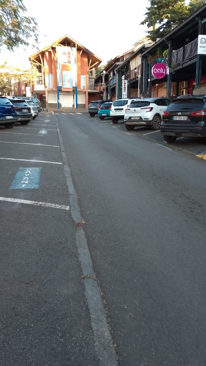 La place Mariage fait peau neuve ce matin