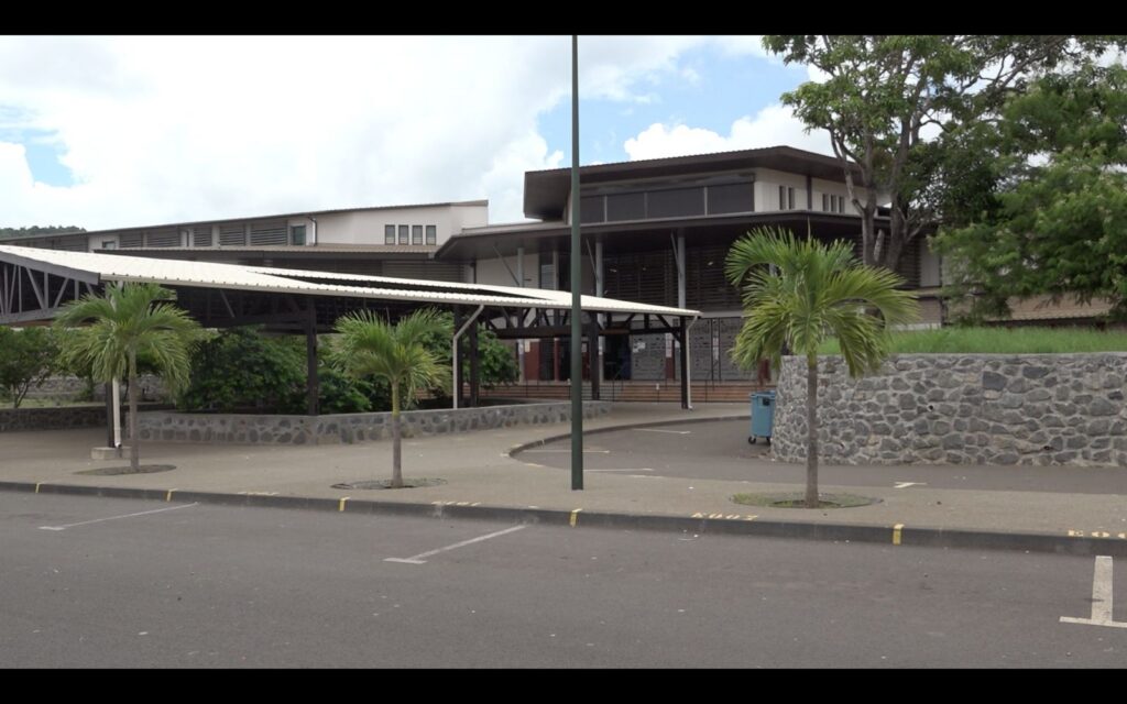 Lycée des Lumières à Mamoudzou où une intrusion signalée aux abords de l’établissement a perturbé le déroulement des épreuves du baccalauréat.