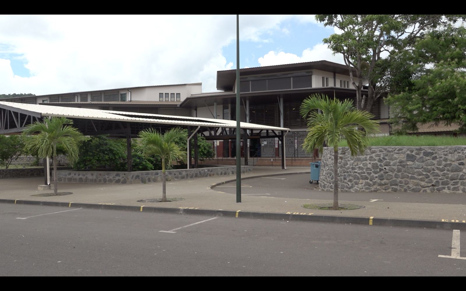 Le Bac perturbé par une intrusion au Lycée des Lumières