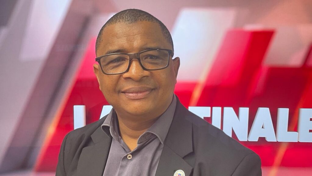 Abdoul Kamardine reconduit à la tête des Républicains 2 Abdoul Kamardine lors d’un événement politique après sa réélection à la présidence de la fédération Les Républicains de Mayotte