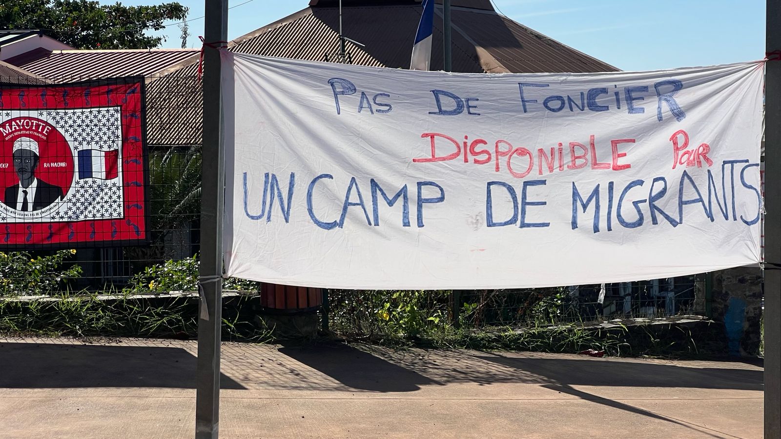 Le bâtiment des étrangers visé par une action