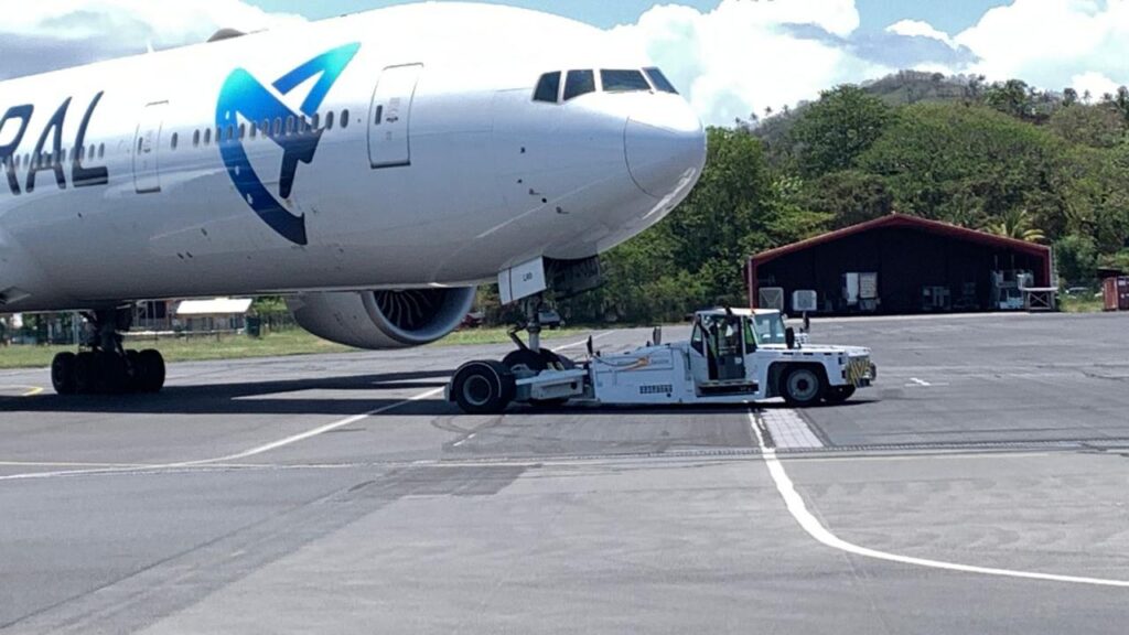 Avion d’Air Austral en vol après avoir fait demi-tour en raison des perturbations à l’aéroport de Dzaoudzi-Mayotte Marcel Henry