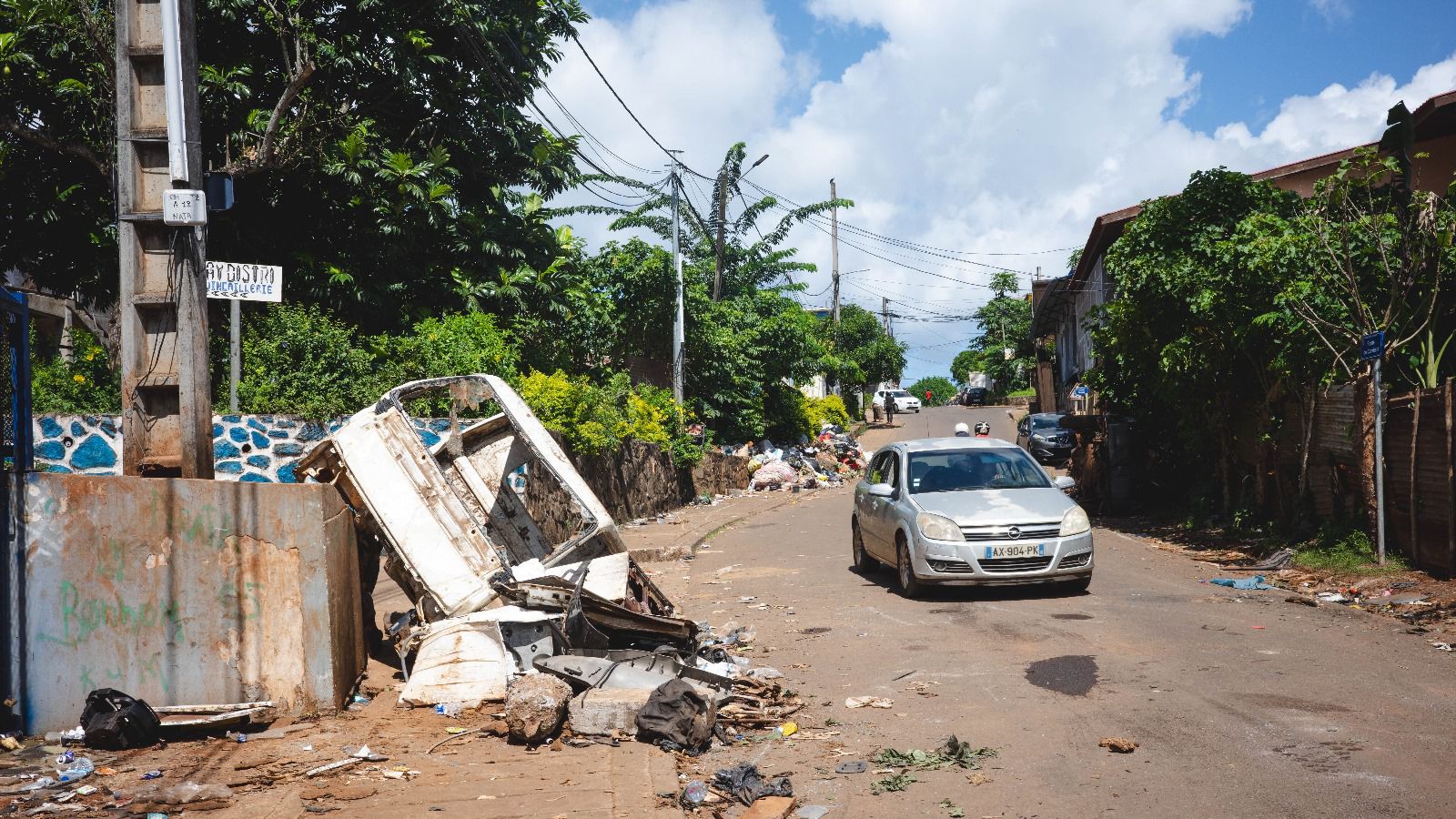 À Kawéni, les jeunes apprennent à transformer les déchets de Mayotte en ressources pour bâtir un environnement plus propre