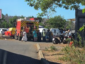 Zone de mangrove à Passamaïnty à Mayotte avec présence des forces de l’ordre après la découverte d’un corps et mise en place d’un périmètre d’enquête
