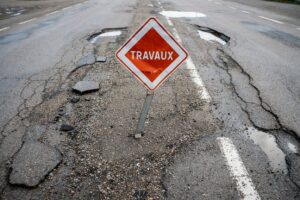 Accueil 24 Travaux de sécurisation sur l’avenue Zéna Mdéré dans le quartier des 100 Villas à Mamoudzou avec circulation alternée