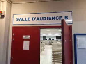 Accueil 17 Intervention des sapeurs-pompiers au tribunal judiciaire de Mamoudzou après un départ de feu provoqué par un ordinateur dans un bureau