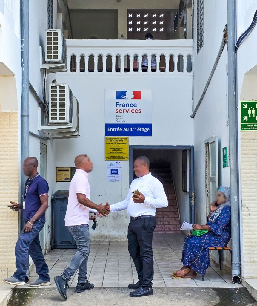 La Maison France Services de Petite Terre mise sur la proximité 4 Maison France Services accompagnant des habitants dans leurs démarches administratives à Petite-Terre à Mayotte