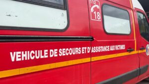 Intervention des secours après la chute d’un poteau ayant grièvement blessé un motard à M’tsangamouji