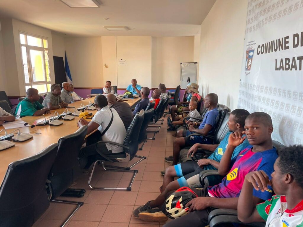 Le cyclisme mahorais en quête d'un nouveau souffle avec le soutien du Département-Région de Mayotte 4 Réunion entre le Département-Région de Mayotte et les représentants des clubs de cyclisme pour échanger sur le développement de la discipline.