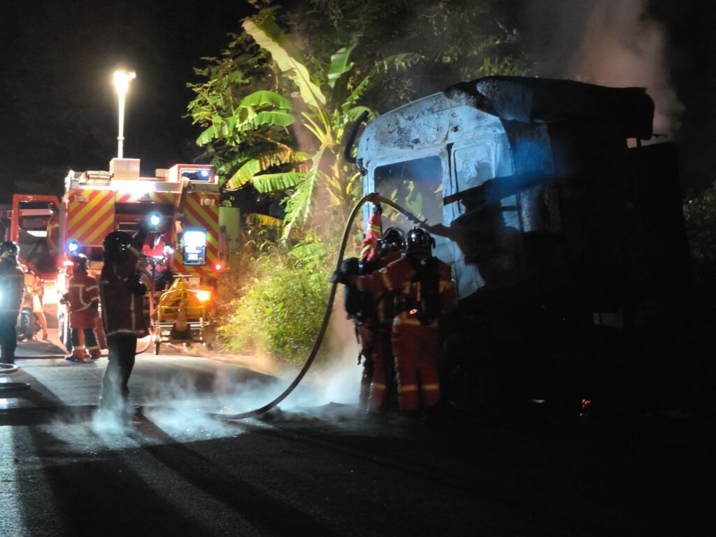 Des sapeurs-pompiers de Mayotte s’envolent pour la Métropole afin de renforcer les équipes mobilisées contre les incendies de forêt dans le Sud-Ouest.