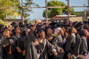 Accueil 95 Près de 400 nouveaux bacheliers de Mamoudzou réunis à M’tsapéré lors d’une cérémonie organisée pour célébrer leur réussite au baccalauréat.