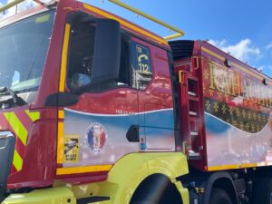 Accueil 19 Accident de la circulation impliquant trois véhicules à Trévani, avec plusieurs blessés désincarcérés par les sapeurs-pompiers et deux personnes recherchées après leur fuite.