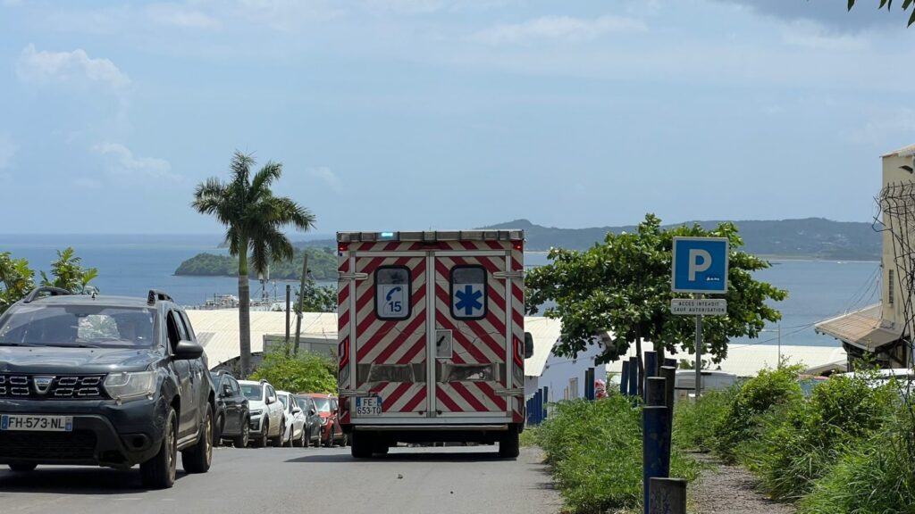 Accident mortel à Ironi Bé entre une voiture et un scooter sur la RN2, après un dépassement effectué alors que la visibilité était insuffisante.