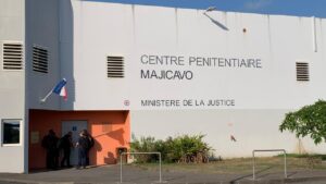 Accueil 11 Entrée de la prison de Majicavo où une soignante a été agressée lors d’une consultation