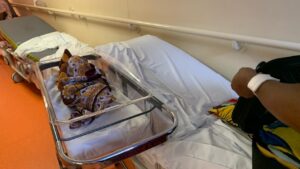 Accueil 25 Deux nouveaux praticiens PADHUE affectés au Centre hospitalier de Mayotte en biologie médicale et en chirurgie pédiatrique.