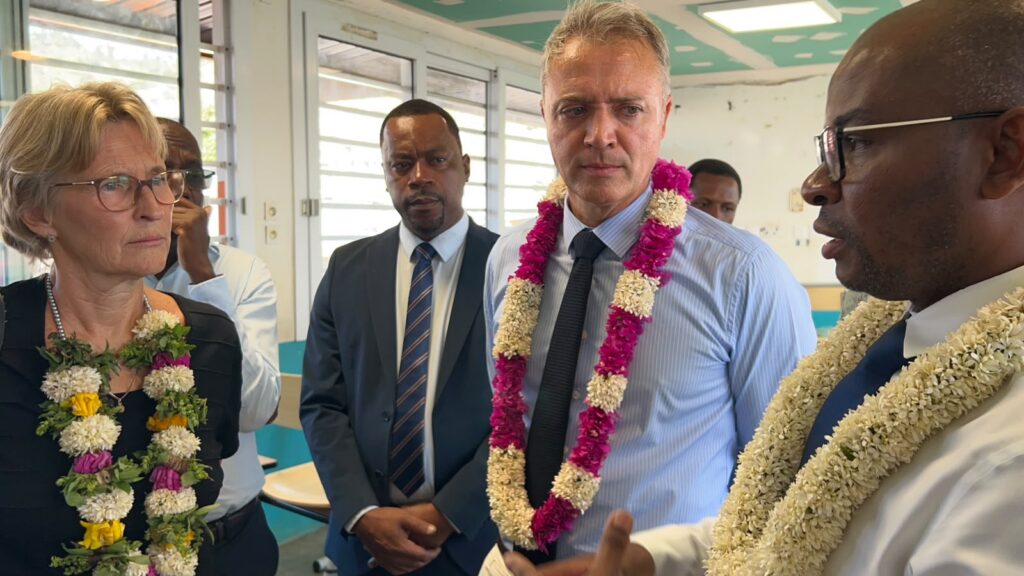 À Mayotte, une rentrée entre espoir et difficultés 9 Rentrée scolaire 2026 à Mayotte : élèves et responsables éducatifs réunis à l’école de Kawéni