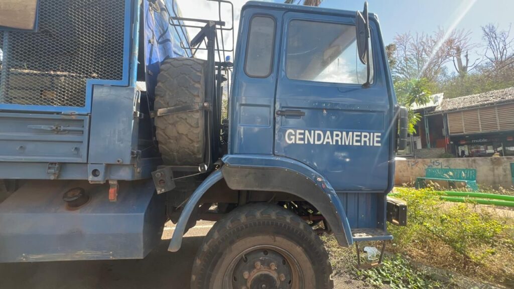 Véhicules de gendarmerie déployés lors d’une opération à Passamaïnti