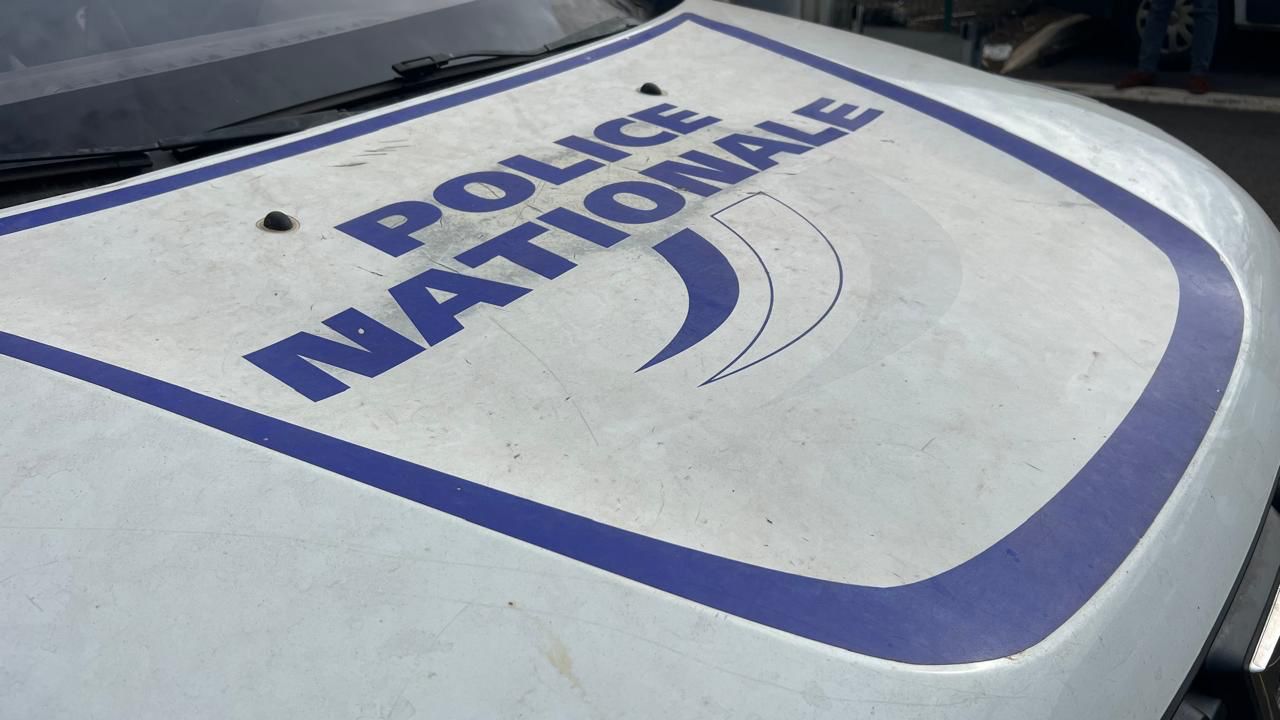 Un couple braqué sur un barrage à Vahibé