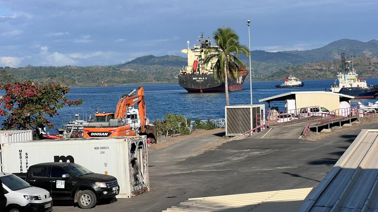 Le nouveau départ au port de Longoni est déjà contrarié