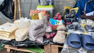 Opération du CODAF contre les commerces illégaux dans le camp de Tsoundzou à Mayotte