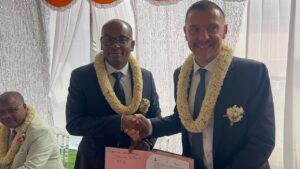 Accueil 15 Signature d’une convention entre l’AMM et le CNFPT pour renforcer la formation des agents territoriaux à Mayotte