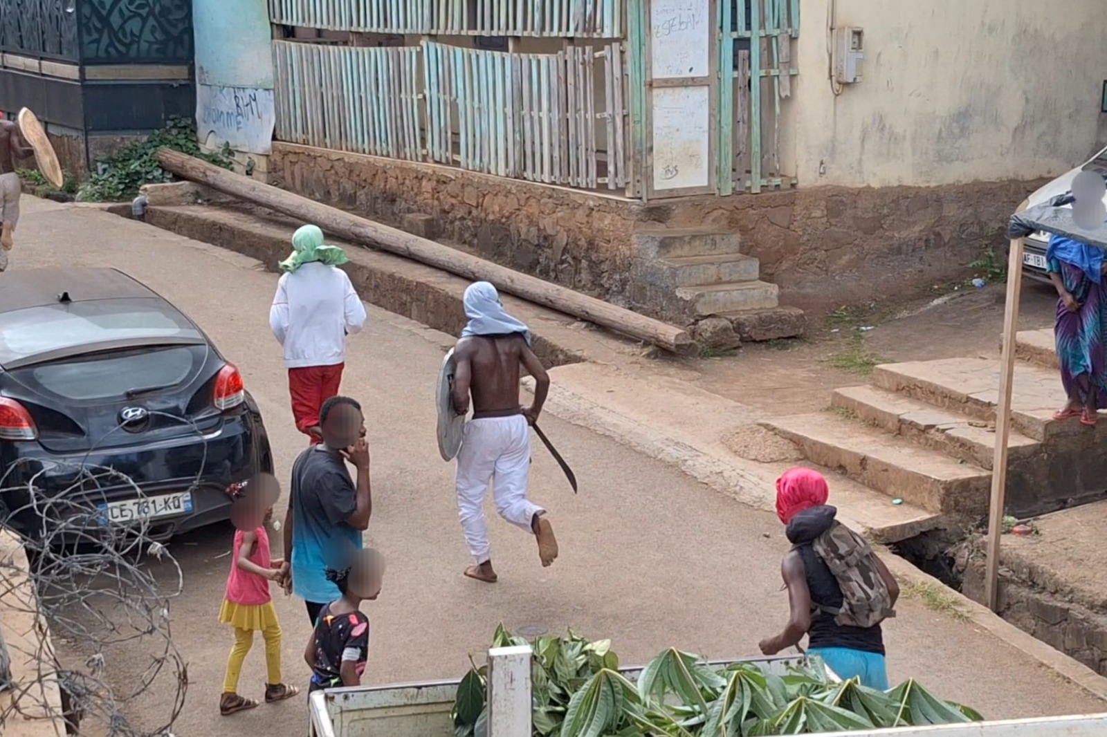 Vahibé toujours sous tension en début d’après-midi, des délinquants armés face aux forces de l’ordre