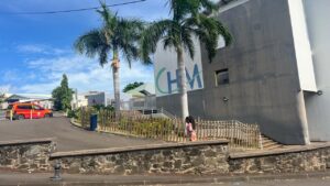 Accueil 21 Minibus du Centre hospitalier de Mayotte attaqué après un barrage à Tsararano