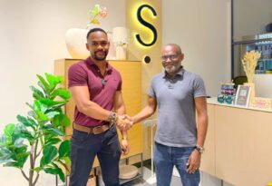 Accueil 17 Samani Concept rejoint le film mahorais Maesha pour participer à la décoration des décors