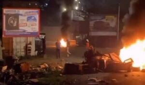 Accueil 30 Barrages incendiés et traces de violences à Combani et Miréréni à Mayotte après une nuit de troubles