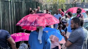 Accueil 19 Personnel et parents mobilisés devant le lycée du Nord à Mayotte