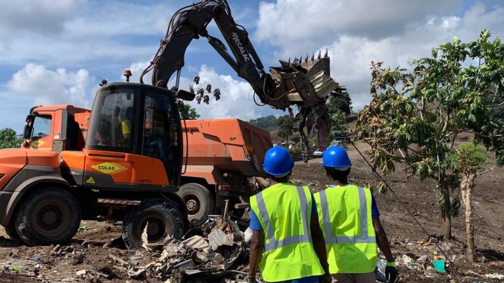 Opération de décasage à Dapani à Mayotte après un arrêté préfectoral ordonnant l’évacuation de constructions illégales et insalubres