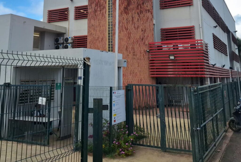 Tribunal de Mayotte : un jeune homme de 18 ans maintenu en détention après une attaque à la machette à Bandraboua