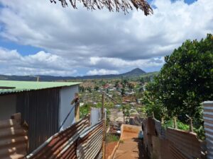 Accueil 19 Véhicules de police et de gendarmerie en direction de Vahibé à Mayotte lors d’une probable opération avec fermeture de la route à Passamaïnty