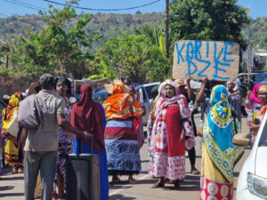 Accueil 13 Blocage de la CD4 par des habitants de Mtsamoudou à Bandrélé après plusieurs épisodes de violence dans le village