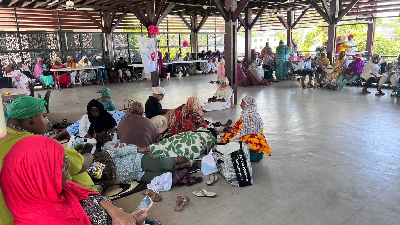 À l’Assemblée de Mayotte, les agents grévistes défilent dans les bureaux pour se faire entendre (vidéo)