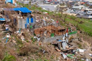 Accueil 19 Le CAUE de Mayotte organise une table ronde sur l’avenir de l’habitat et de l’urbanisme à Mayotte après le passage du cyclone Chido. Intitulée « Urbanité et habitabilité insulaire : l’exemple de Mayotte », la rencontre propose une réflexion collective sur les enjeux du territoire mahorais et les stratégies mobilisées depuis le passage du cyclone Chido. Elle croisera les regards sur les outils et les actions à différentes échelles territoriales. Quatre intervenants participeront aux échanges : Thani Mohamed Soilihi, sénateur de Mayotte ; Benoît Gars, directeur de l’Établissement public de reconstruction et de développement de Mayotte ; Karine Meaux, responsable du pôle urgence de la Fondation de France ; et Dominique Tessier, directeur du CAUE de Mayotte. À La Réunion, rendez-vous de 18h30 à 20h au CAUE, 12 rue Monseigneur de Beaumont, à Saint-Denis. L’accès est gratuit, sur inscription, dans la limite de 50 places. Inscription : https://forms.gle/X15DXSzKxRdy5tzf9 La rencontre sera retransmise en direct sur YouTube, de 17h30 à 19h à Mayotte et de 15h30 à 17h en Hexagone : https://www.youtube.com/live/M66J8wyTdsQ Une invitation à en débattre