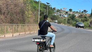 Accueil 25 Aide financière de la CADEMA pour l’achat de vélos classiques et électriques à Dembéni et Mamoudzou. À adapter selon le contenu réel de la photo utilisée.