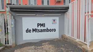 Accueil 11 Locaux de la PMI de Mtsamboro à Mayotte, où les agents exercent leur droit de retrait en attendant des travaux de rénovation et de sécurisation.
